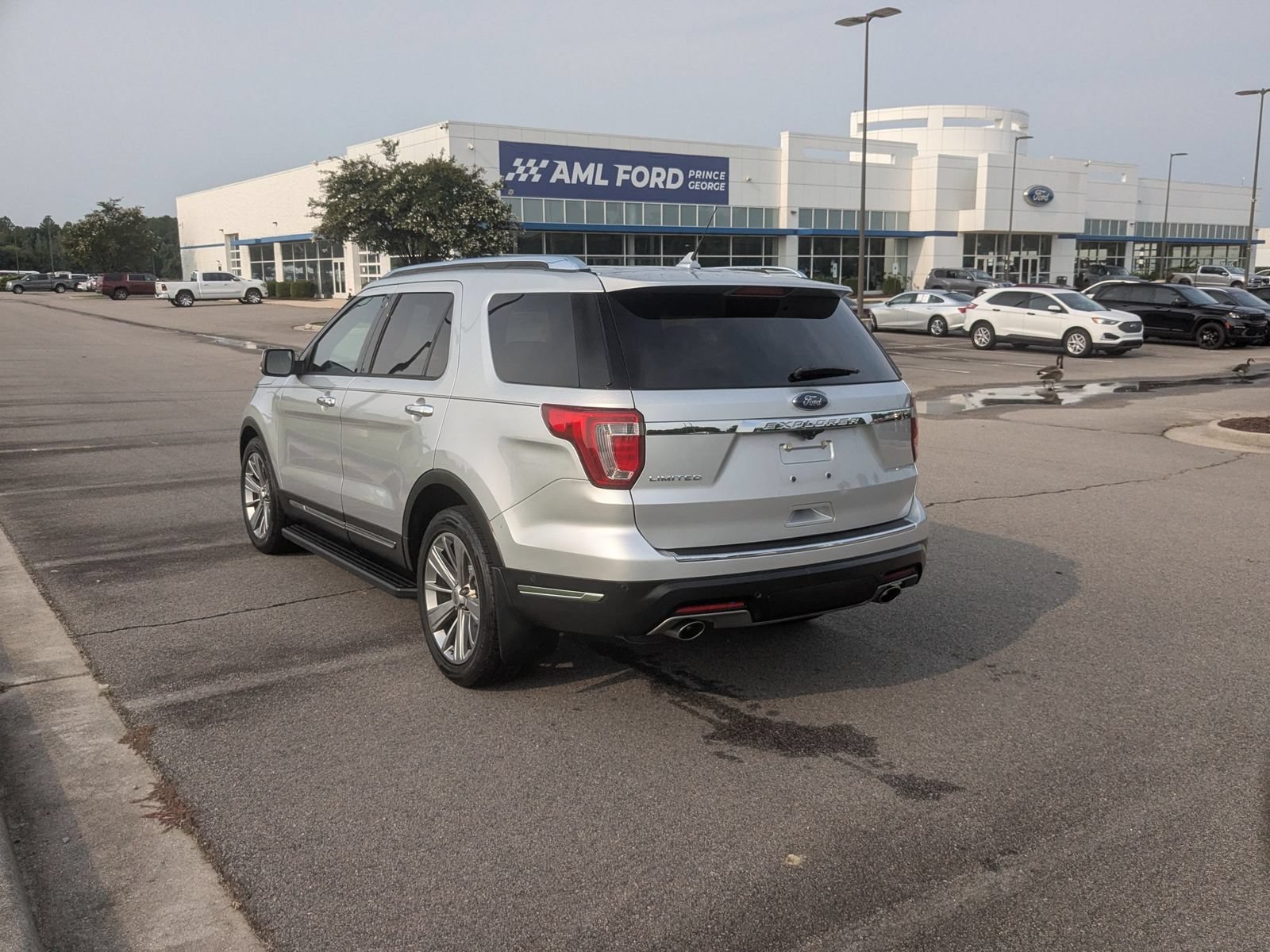 Used 2018 Ford Explorer Limited w/ Equipment Group 301A FWD image 5