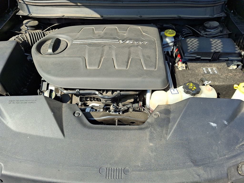 Used 2021 Jeep Cherokee Latitude Lux w/ Comfort/Convenience Group AWD/4WD image 27