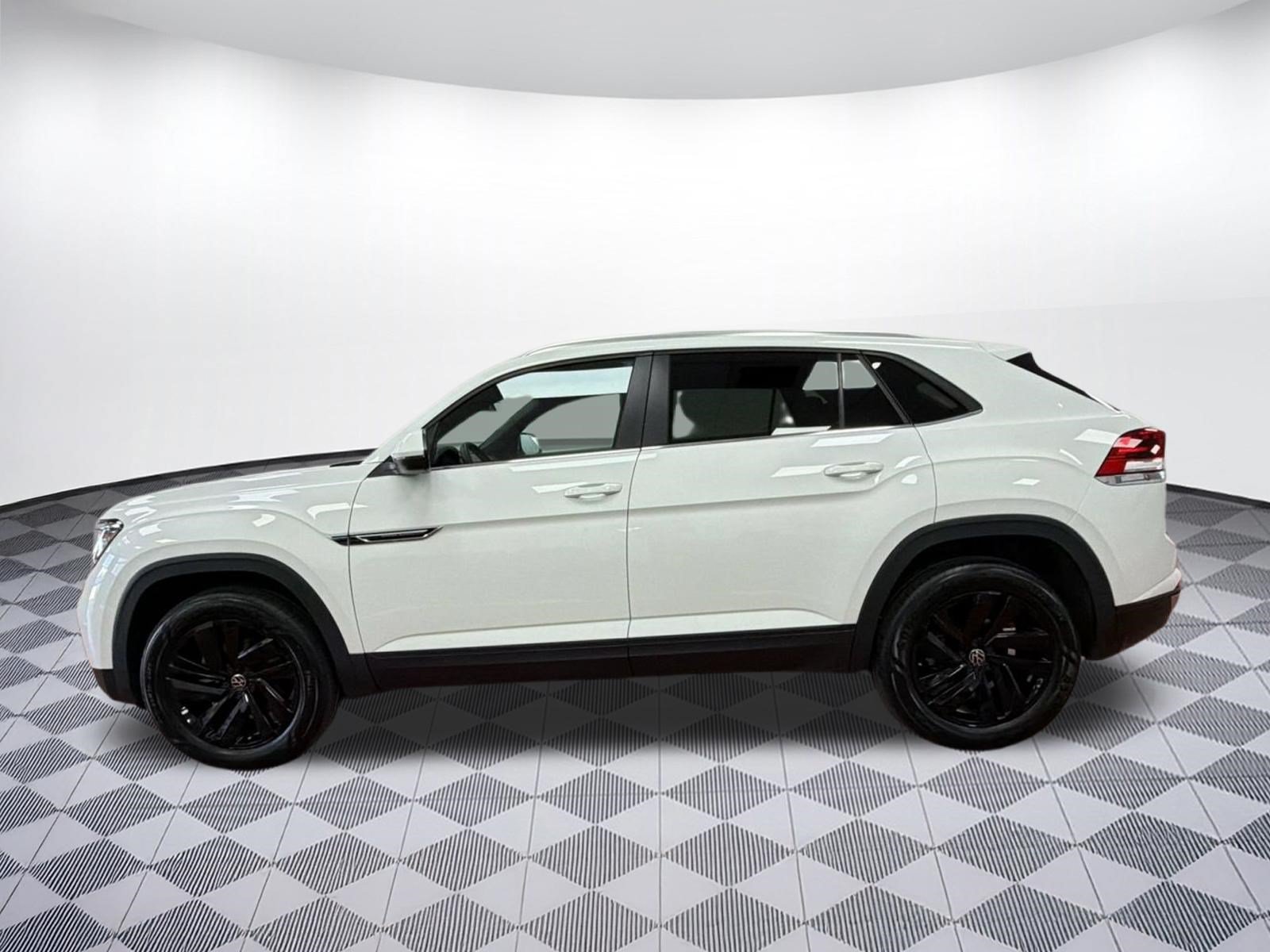 Used 2023 Volkswagen Atlas Cross Sport SE w/ Black Wheel Package AWD/4WD image 2