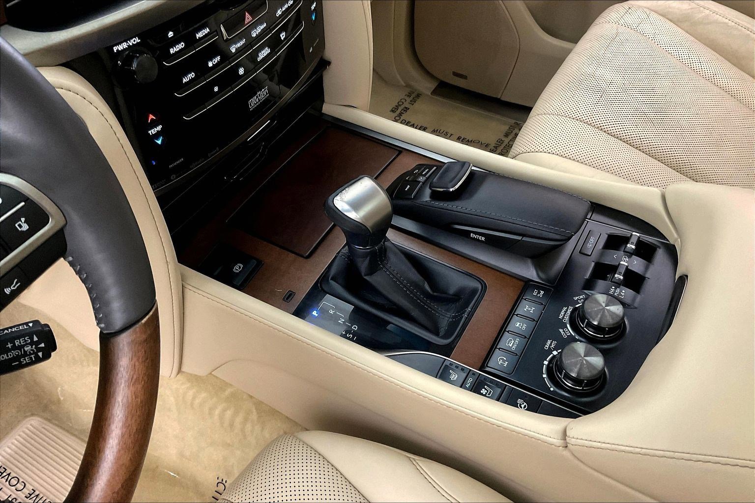 Used 2019 Lexus LX 570 4WD w/ Luxury Package image 18