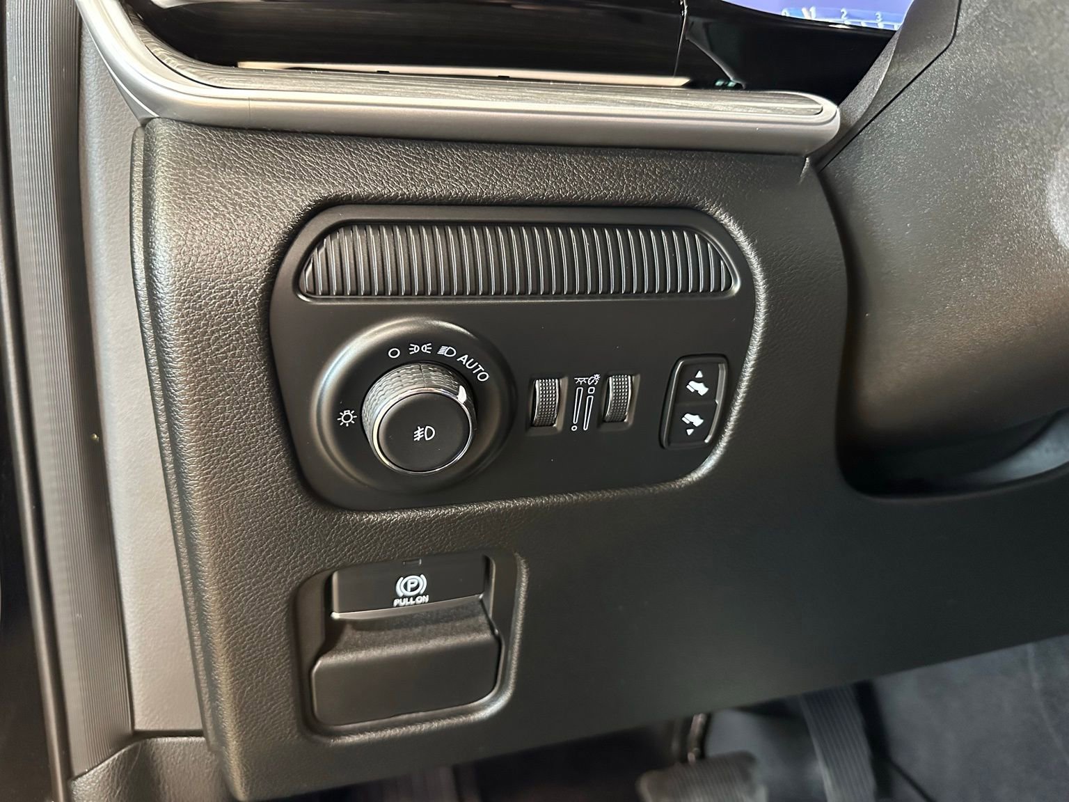 Used 2023 Jeep Wagoneer Series III w/ Preferred Equipment Group image 24