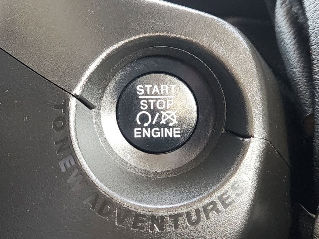 Used 2018 Jeep Renegade Altitude FWD image 22