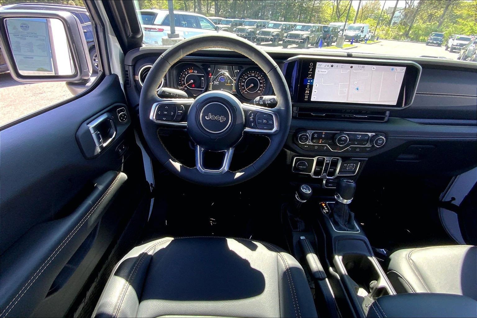 Certified 2025 Jeep Wrangler Sahara w/ Safety Group AWD/4WD image 5