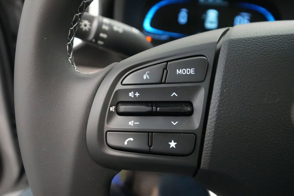 New 2025 Hyundai Venue SEL image 44