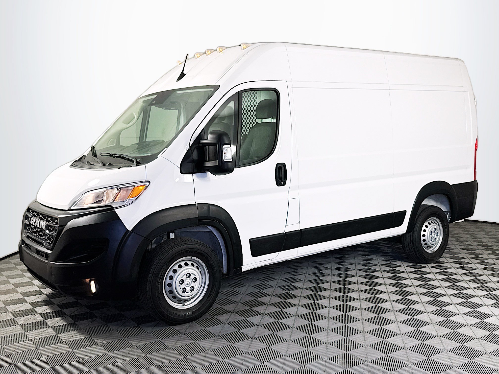 Used 2025 RAM ProMaster 2500 w/ Safety Group FWD image 4