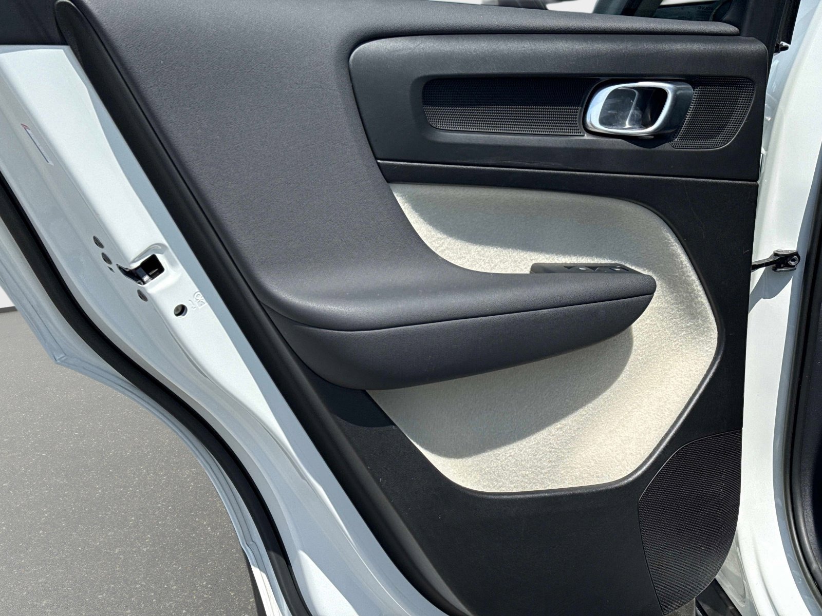 Used 2023 Volvo XC40 B4 Plus w/ Protection Package Premier FWD image 15