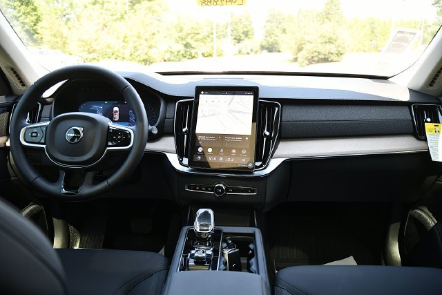 New 2026 Volvo XC90 B6 Plus w/ Protection Package Premier AWD/4WD image 18