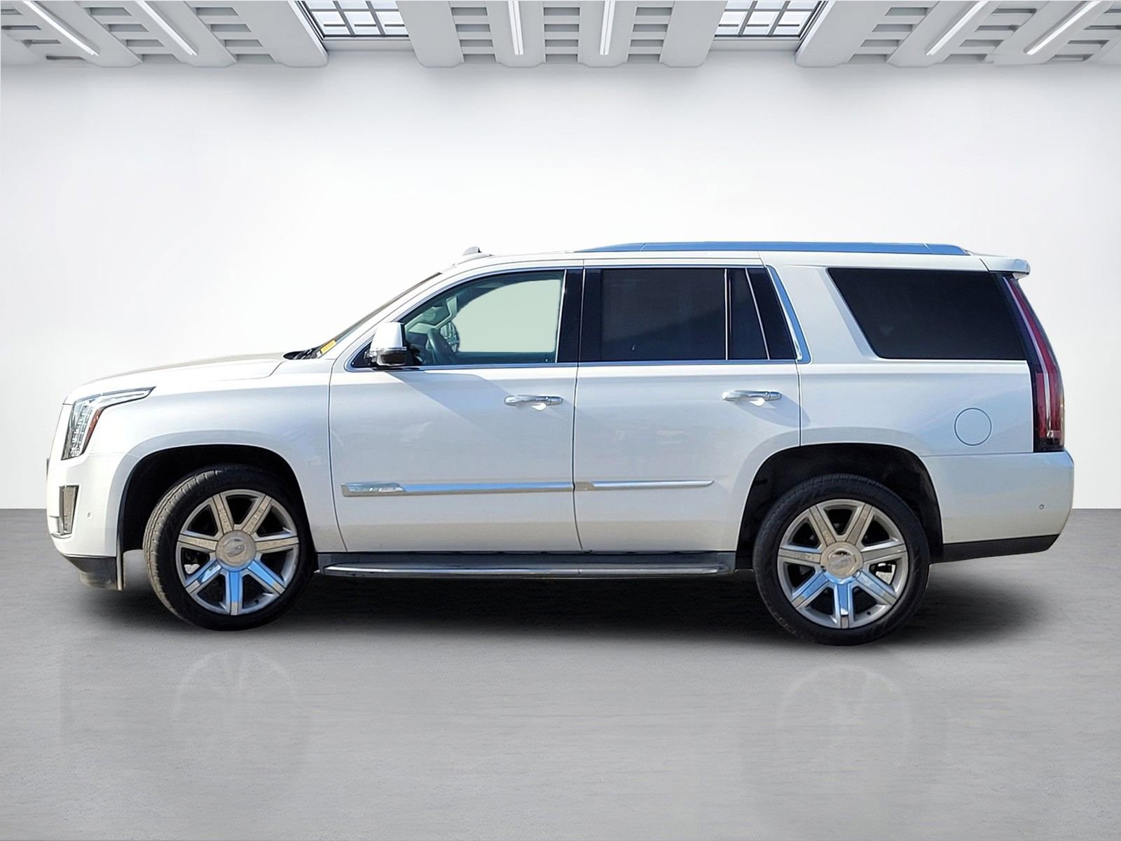 Used 2017 Cadillac Escalade Luxury AWD/4WD image 14