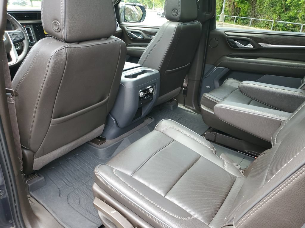 Used 2023 GMC Yukon XL Denali AWD/4WD image 13