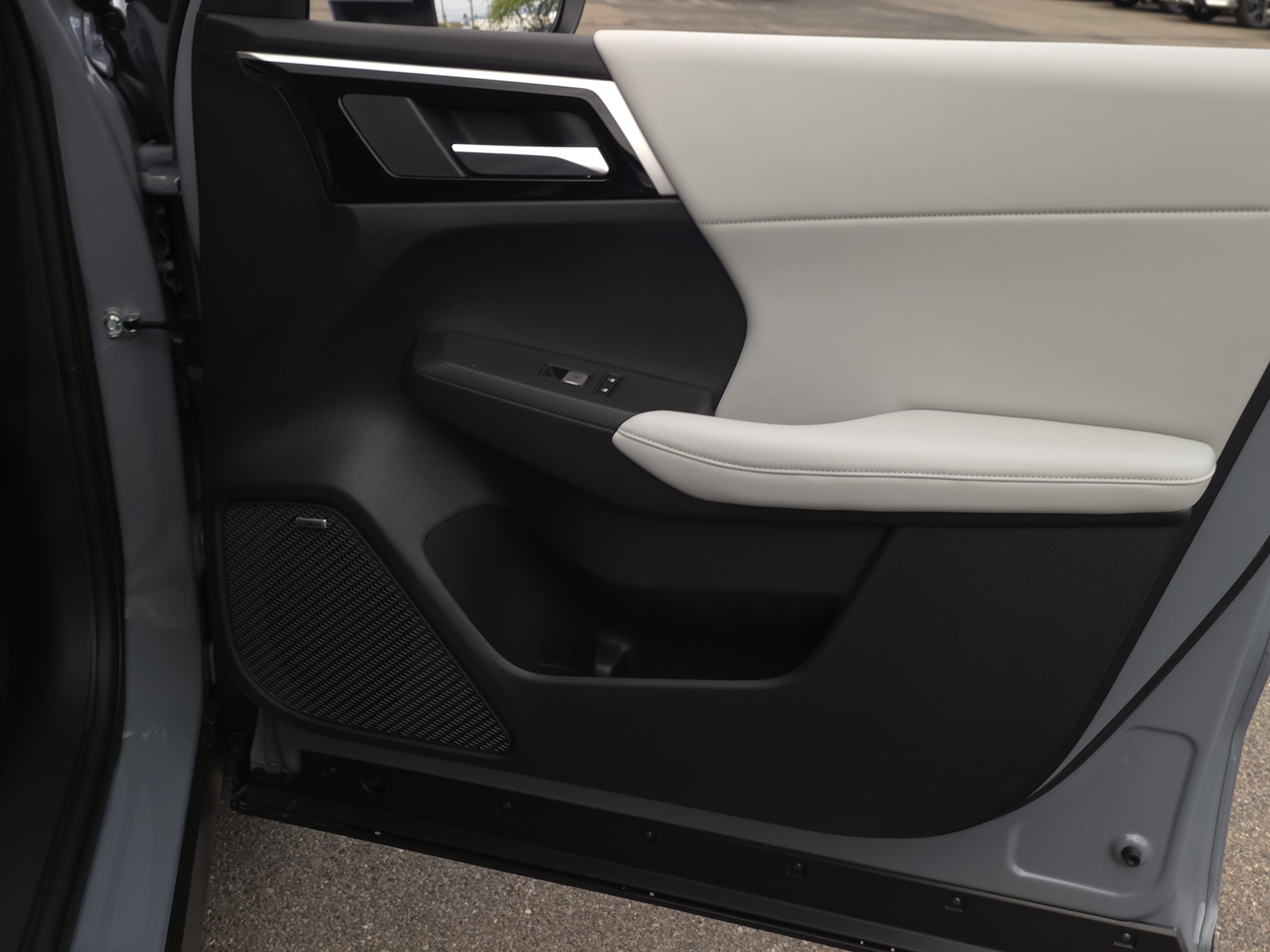 New 2025 Mitsubishi Outlander SE image 27