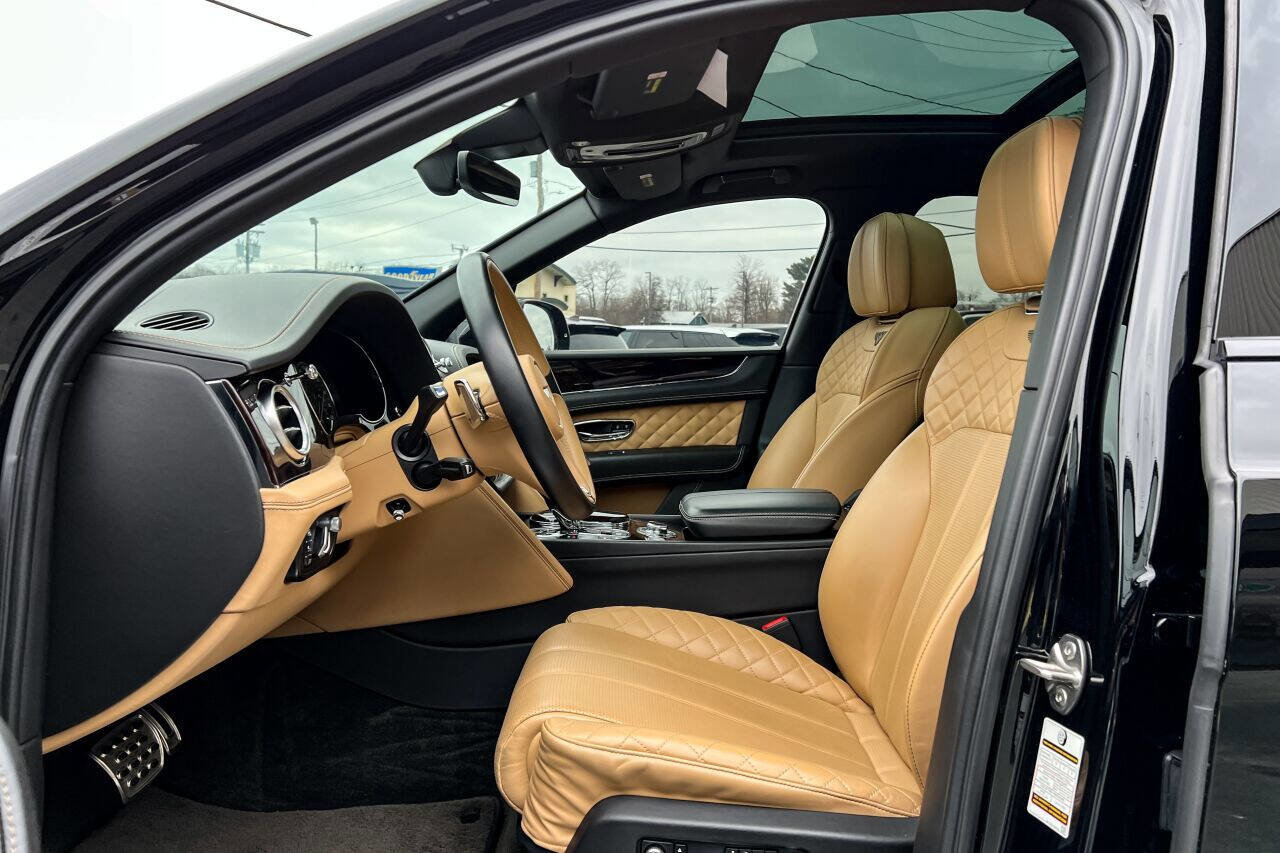 Used 2017 Bentley Bentayga image 24