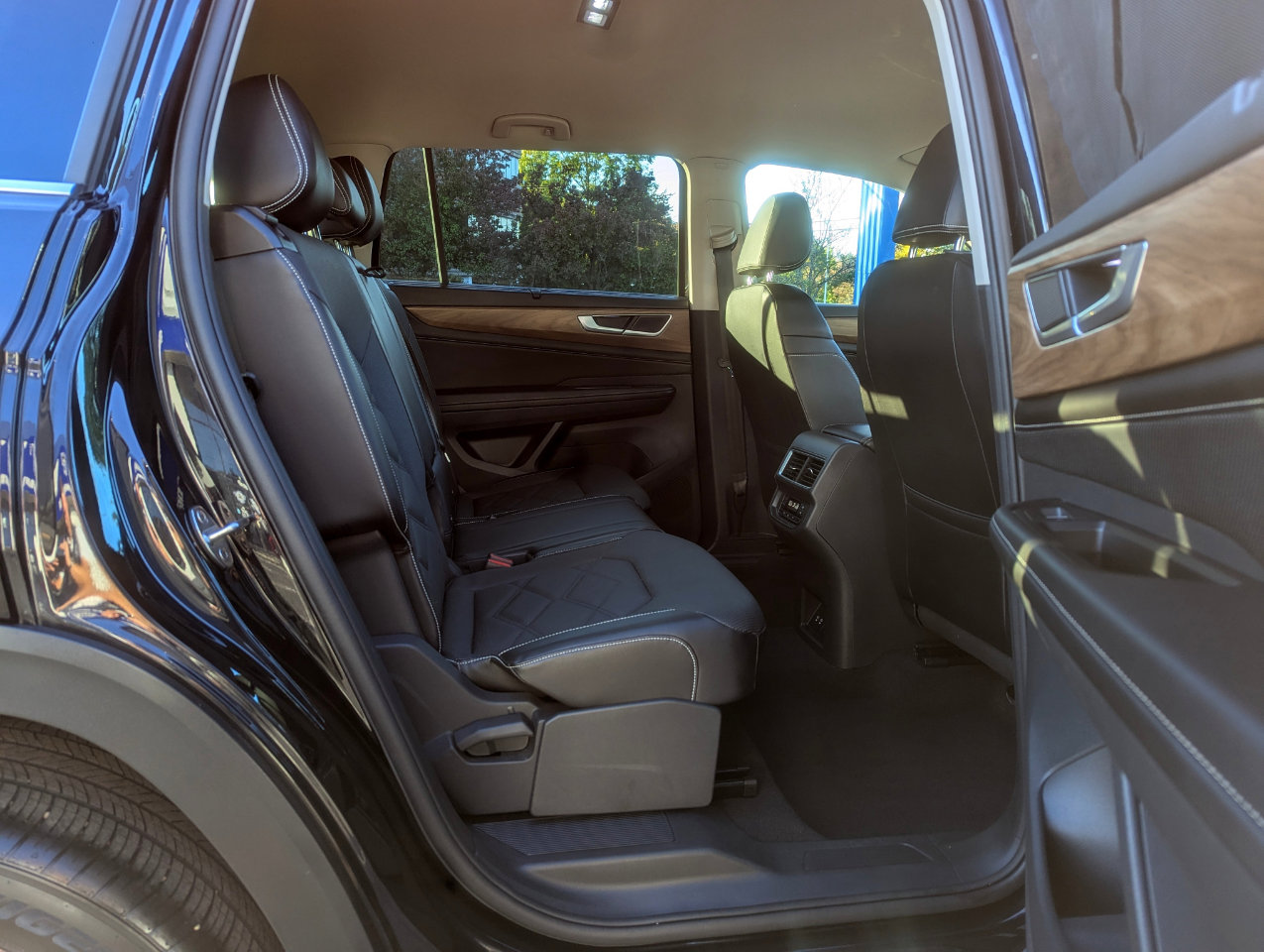 Used 2024 Volkswagen Atlas SE image 33