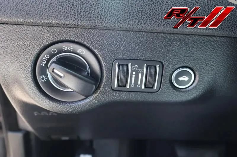 Used 2019 Chrysler 300 Touring w/ Sport Appearance Package RWD image 14