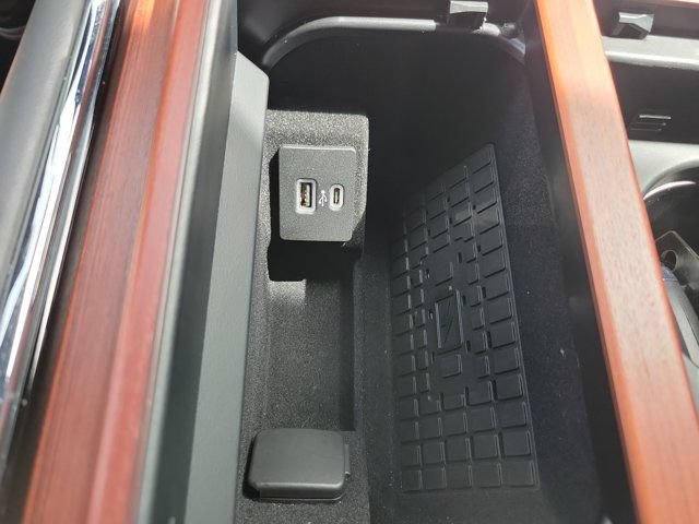 Certified 2024 Lincoln Navigator Reserve AWD/4WD image 31