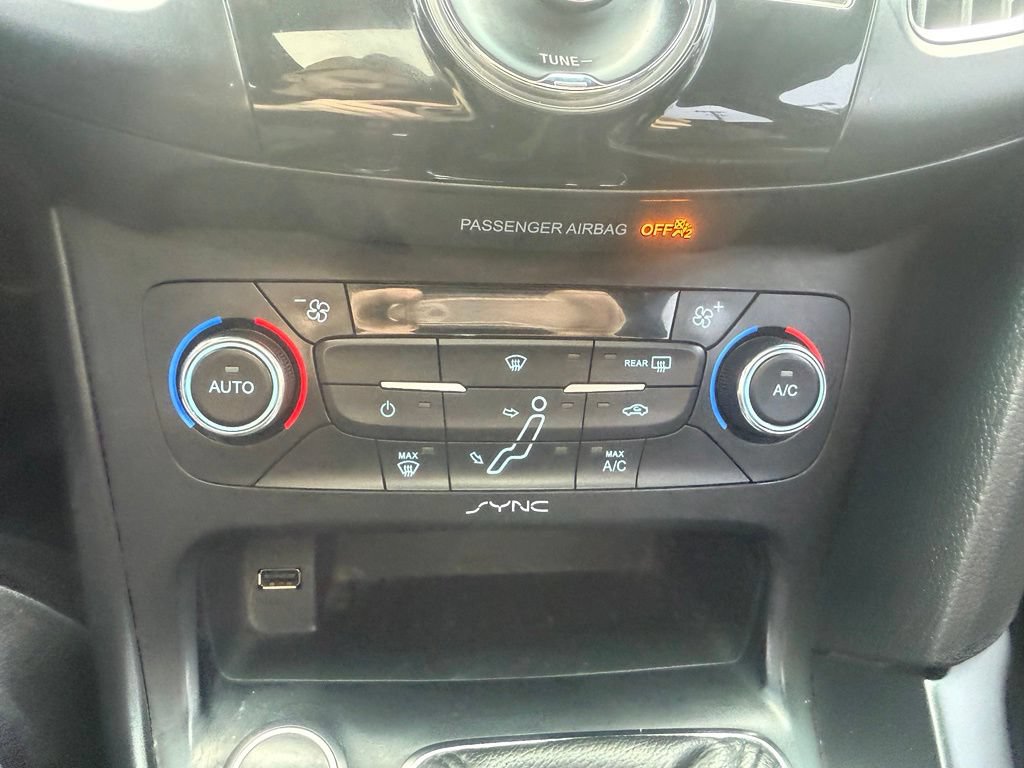 Used 2017 Ford Focus ST w/ Equipment Group 401A FWD image 21