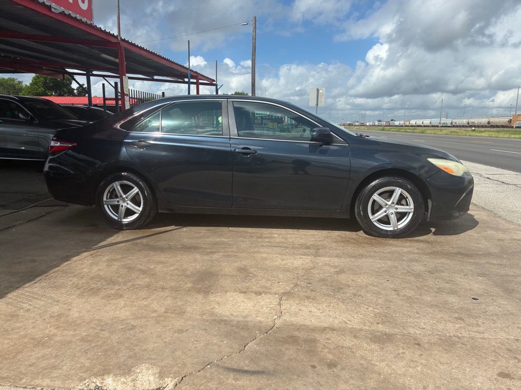 Used 2015 Toyota Camry LE FWD image 5