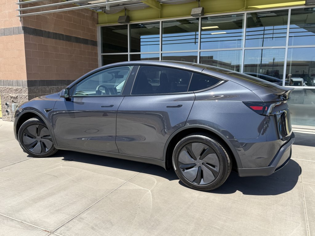 Used 2026 Tesla Model Y Long Range RWD image 5