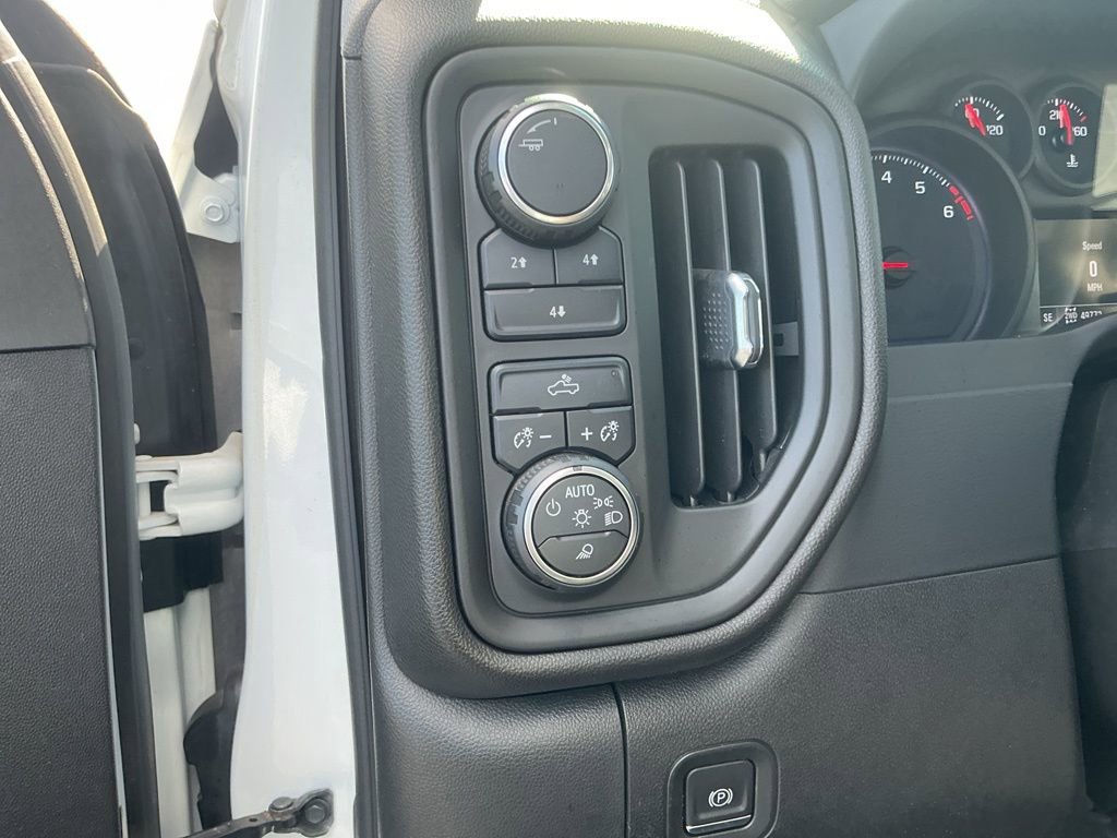 Used 2021 Chevrolet Silverado 2500 Custom w/ Custom Value Package image 11