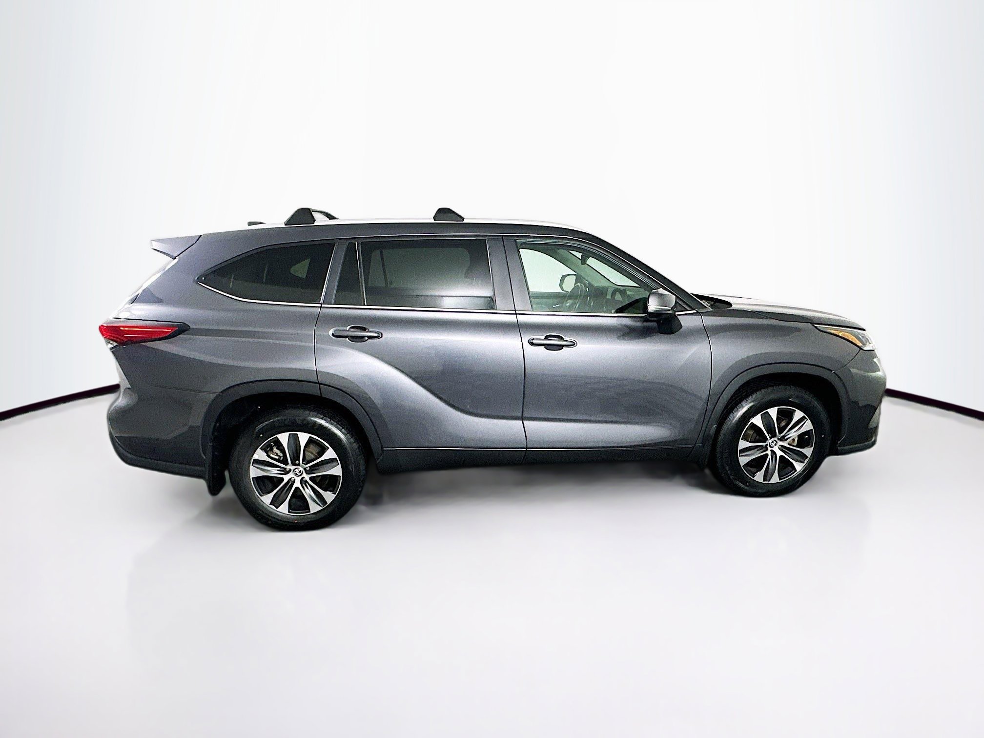 Used 2023 Toyota Highlander XLE image 10