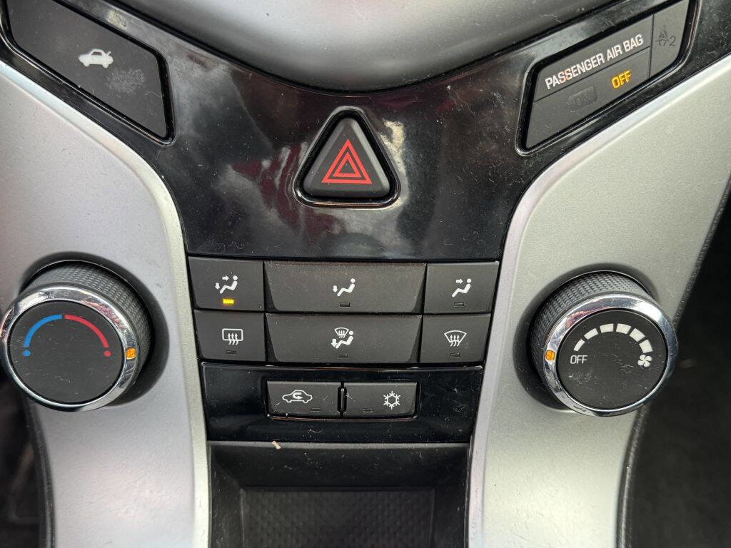 Used 2015 Chevrolet Cruze LT image 18