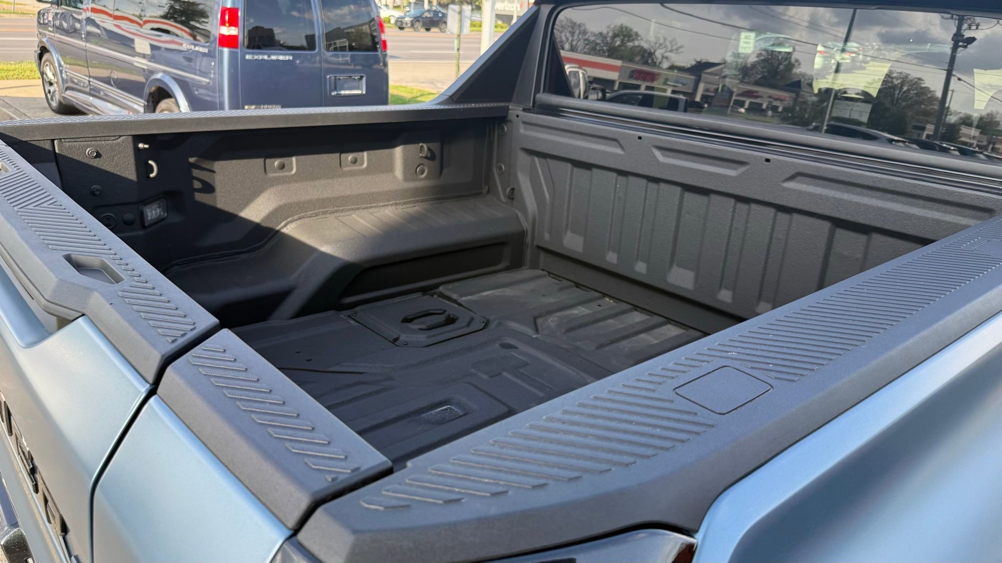 Used 2024 GMC Hummer EV 3X w/ Omega Edition AWD/4WD image 15