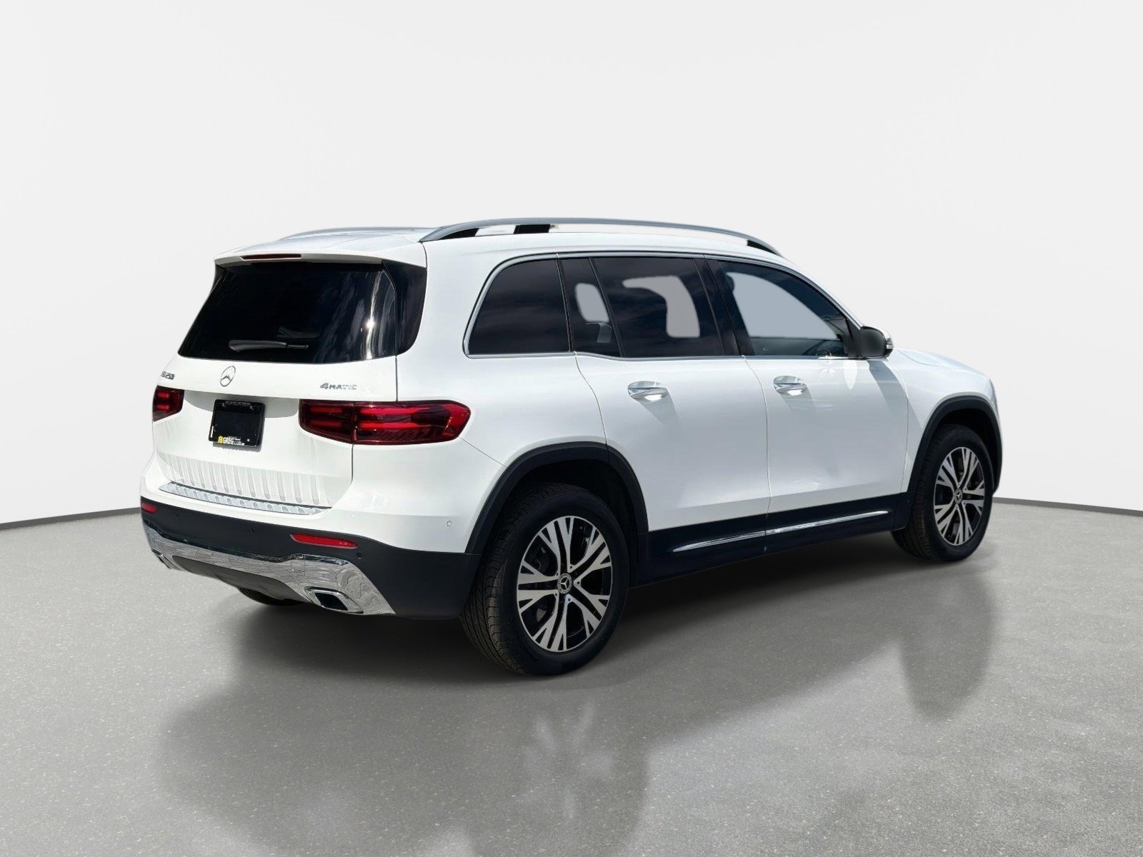 Used 2026 Mercedes-Benz GLB 250 4MATIC image 3