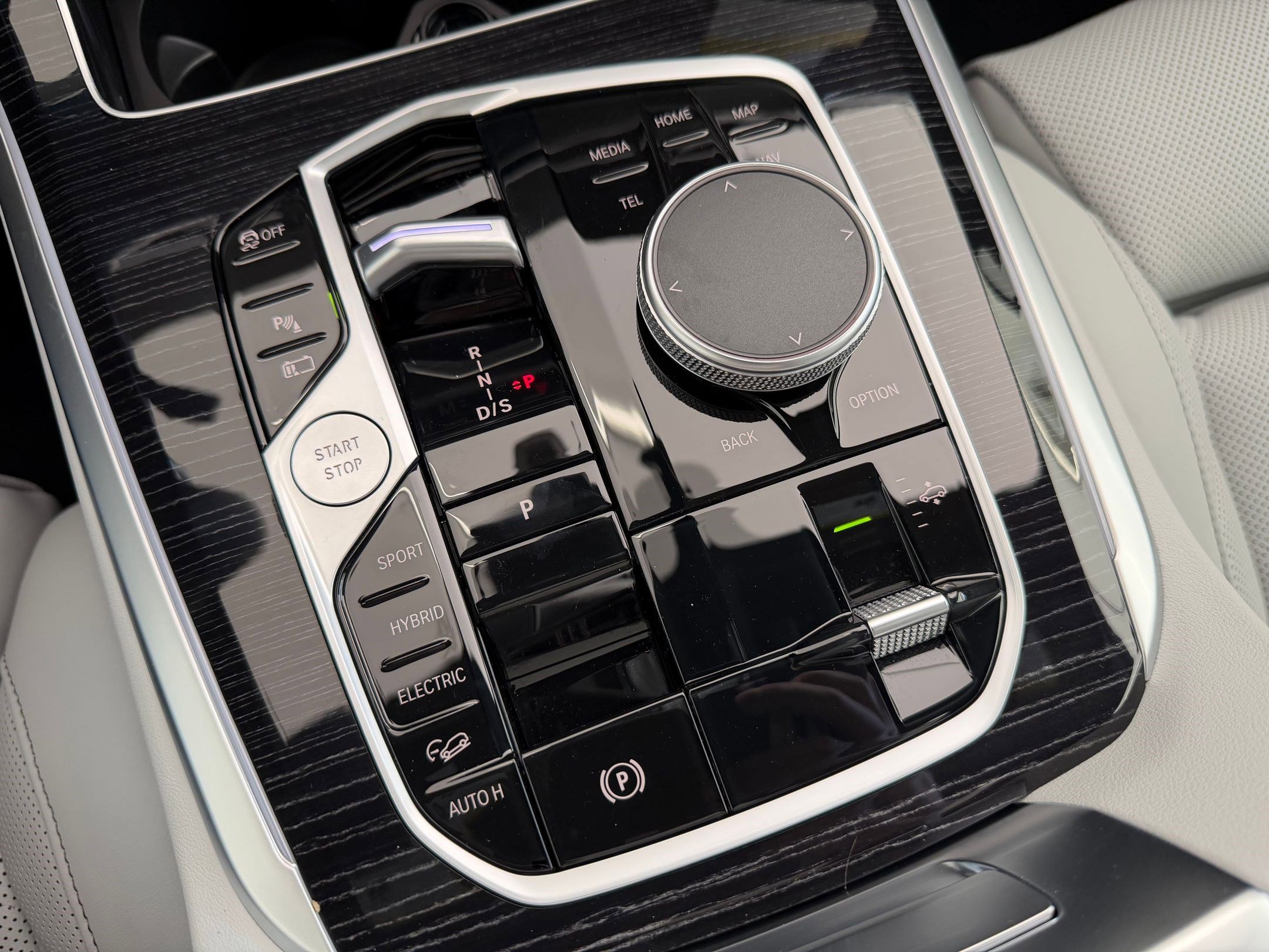 New 2026 BMW X5 xDrive50e w/ M Sport Package image 19