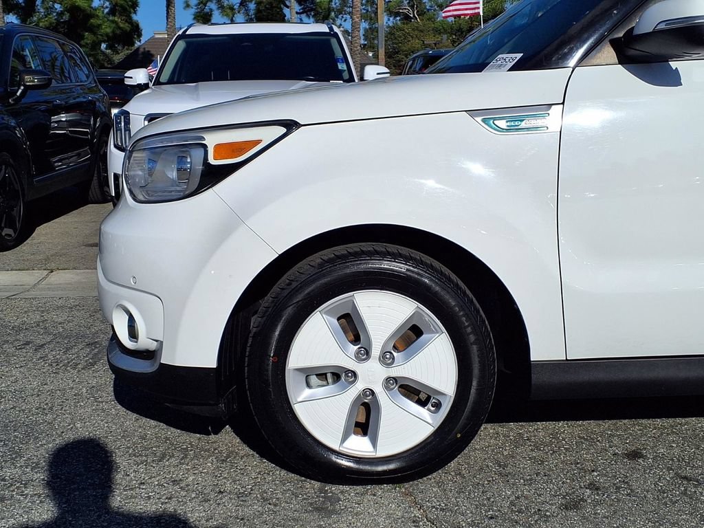 Used 2015 Kia Soul EV + FWD image 13