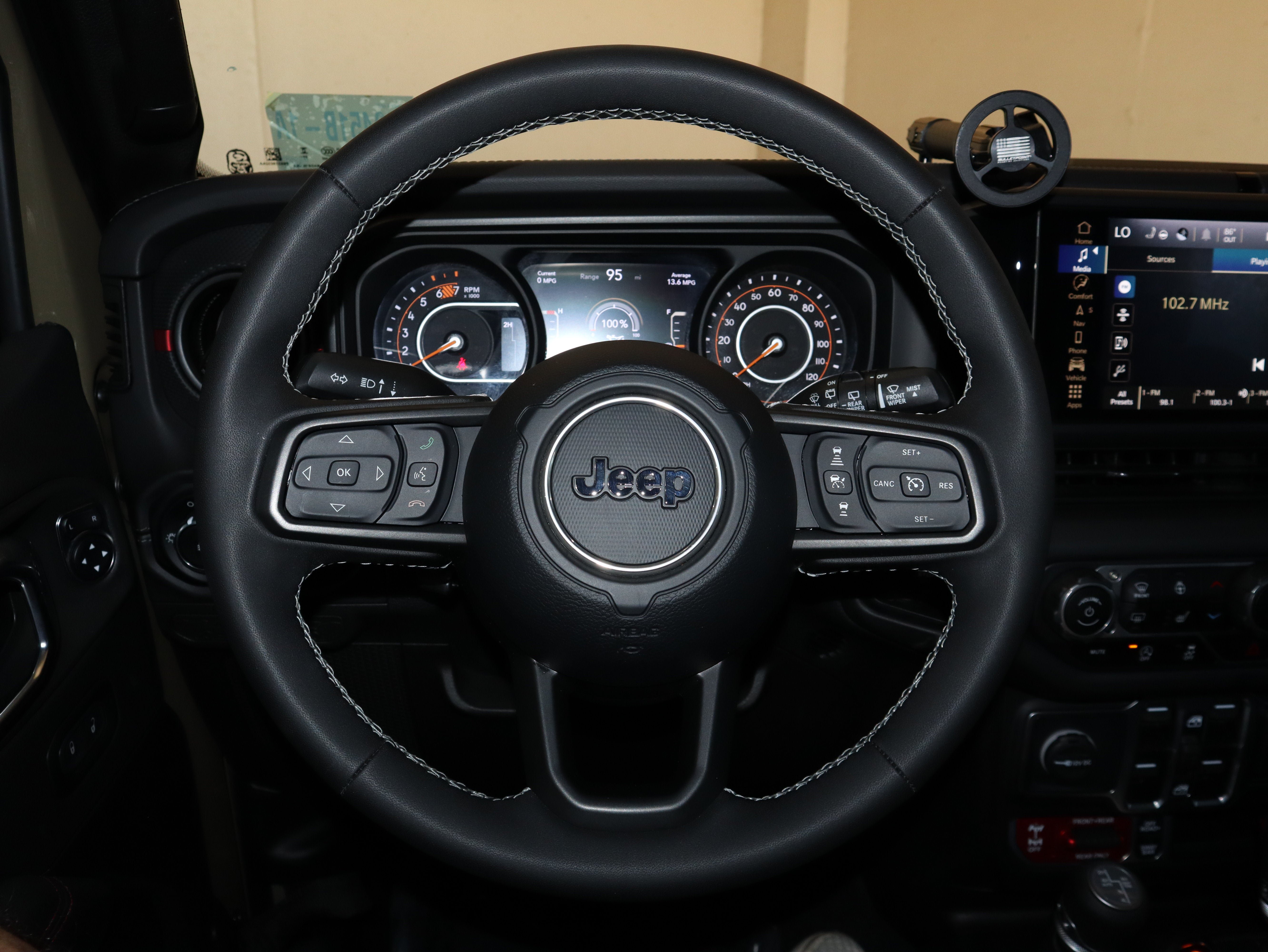 Used 2025 Jeep Wrangler Unlimited Rubicon AWD/4WD image 25