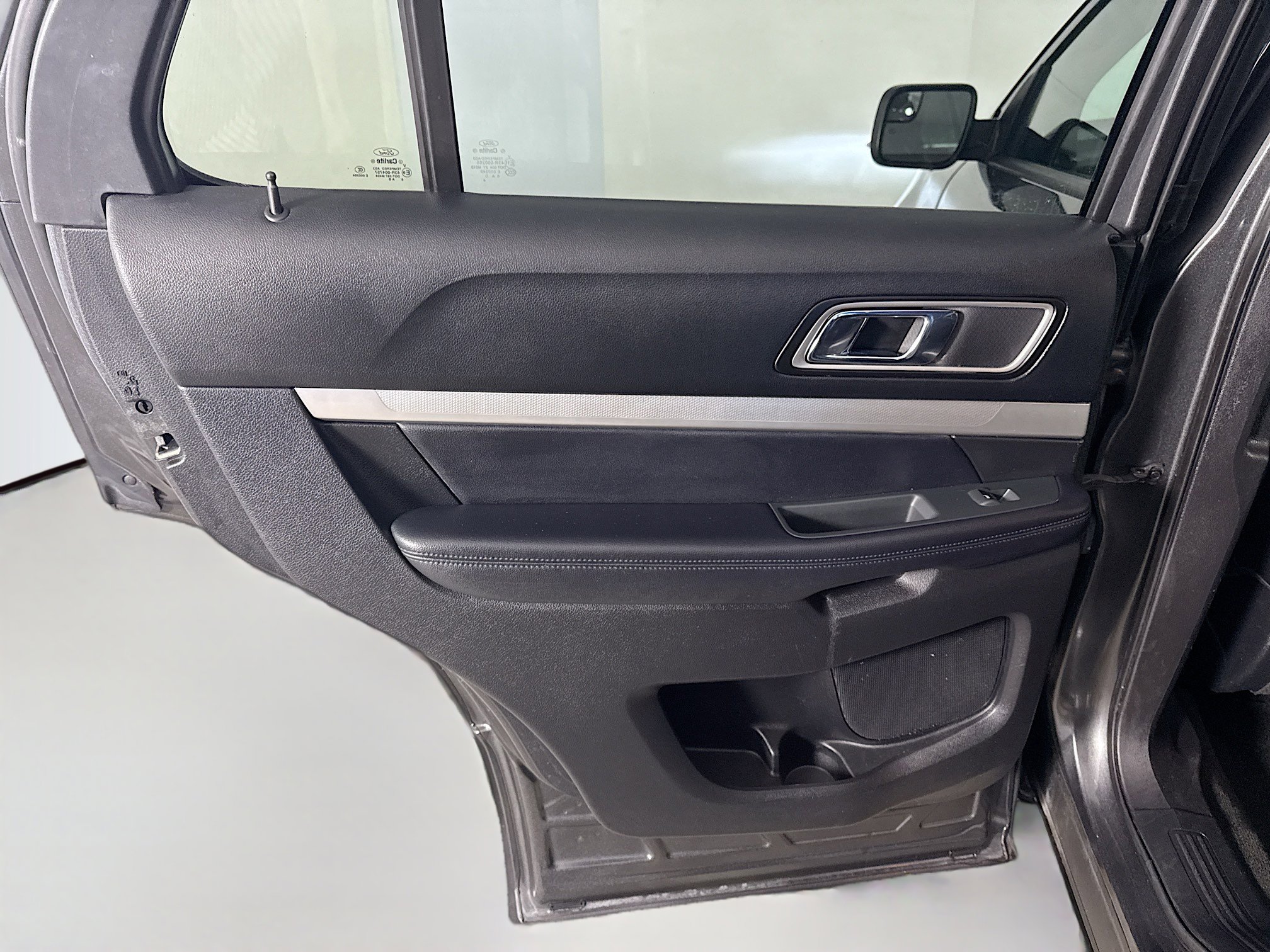 Used 2017 Ford Explorer XLT w/ Equipment Group 202A image 26