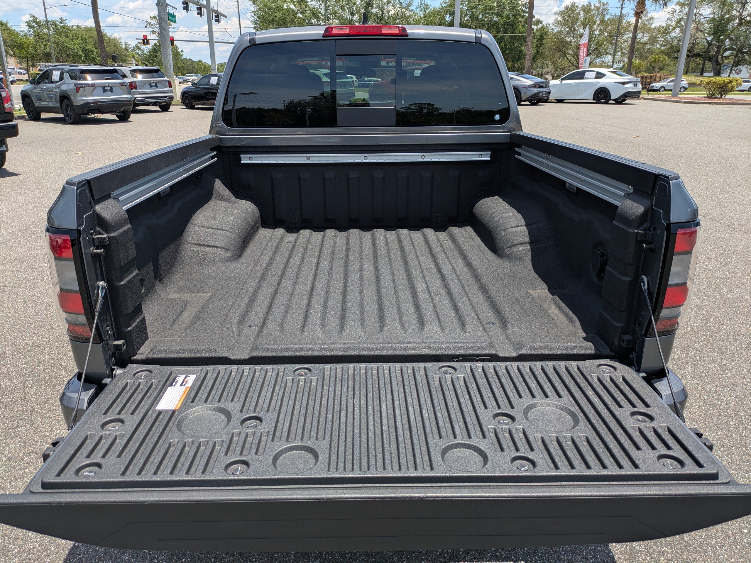 Certified 2025 Nissan Frontier SV w/ SV Convenience Package RWD image 13
