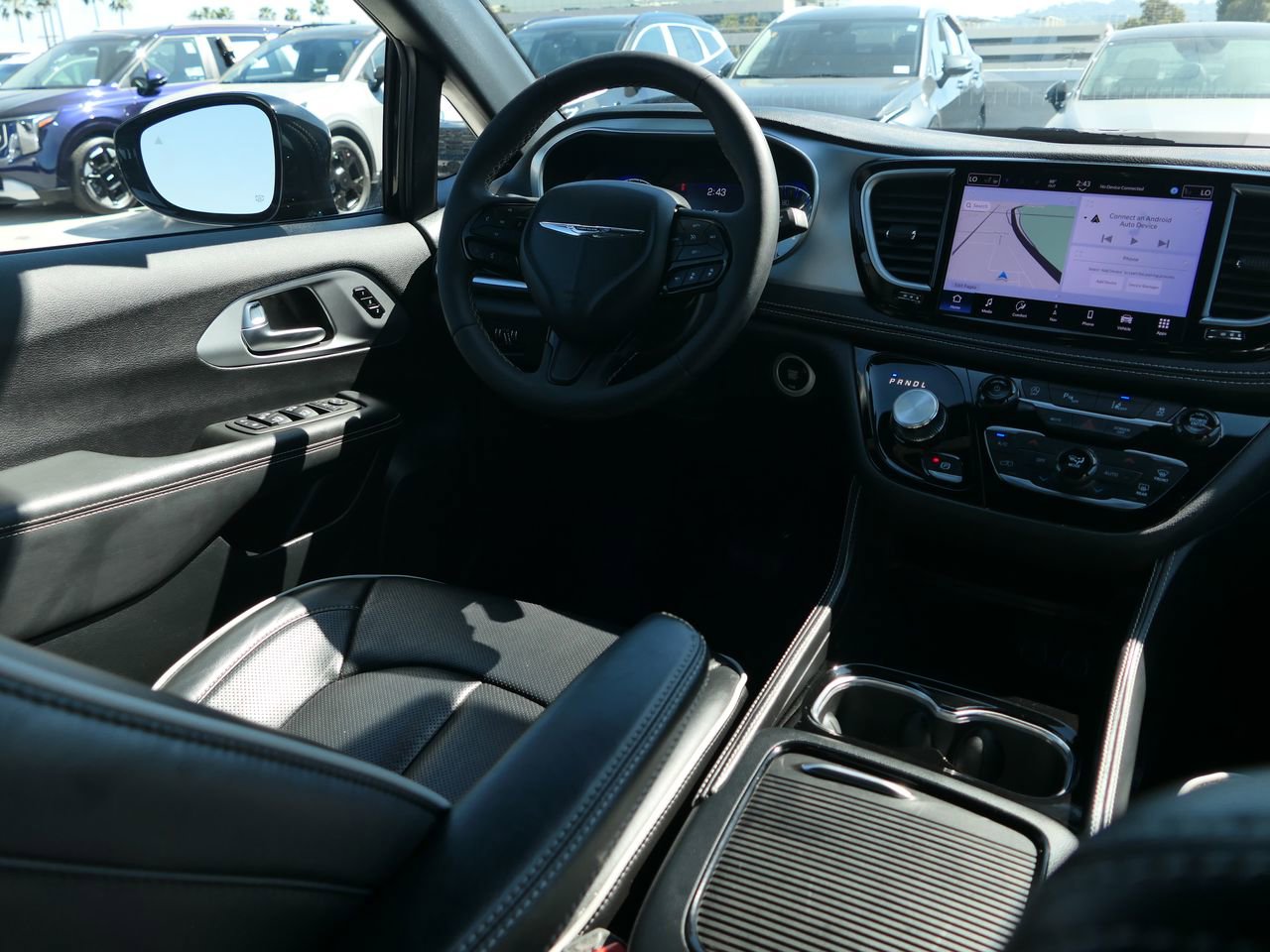 Used 2025 Chrysler Pacifica Limited image 24