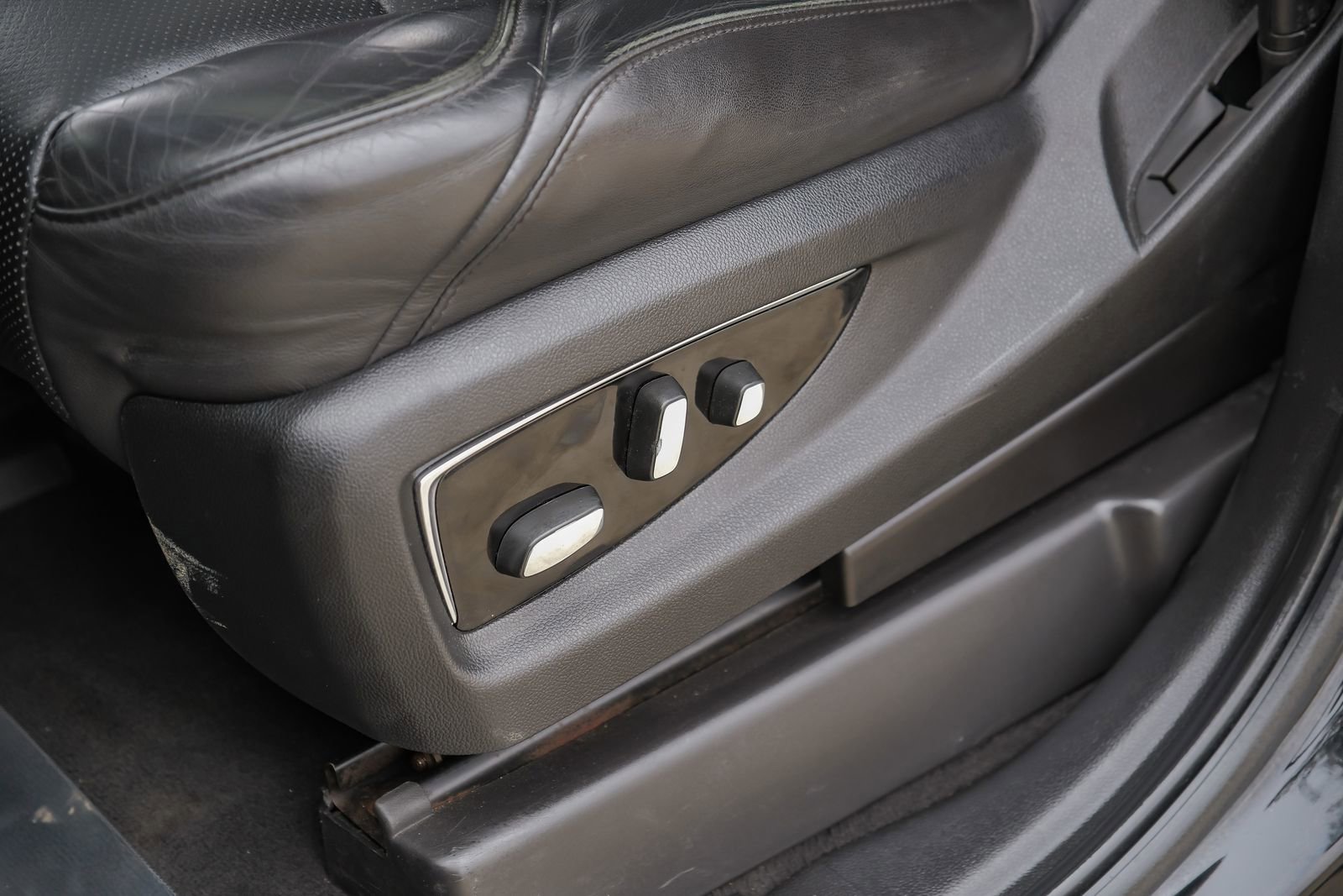 Used 2017 Cadillac Escalade ESV Luxury AWD/4WD image 33