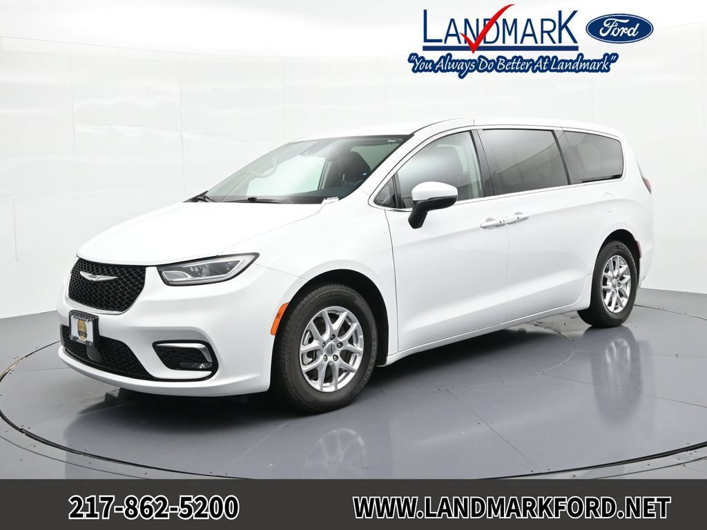 Used 2023 Chrysler Pacifica Touring-L FWD image 1