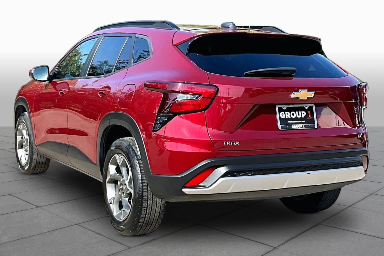 Used 2025 Chevrolet Trax LT w/ LT Convenience Package FWD image 12
