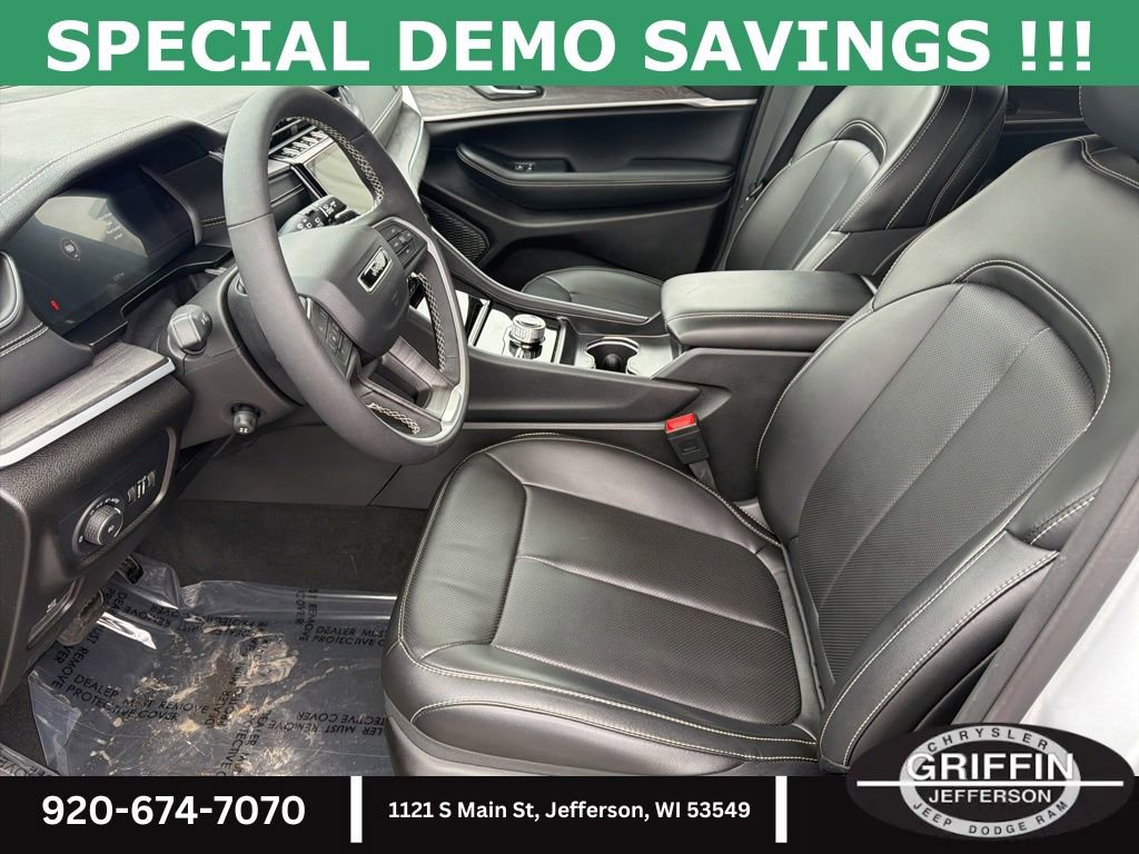 New 2025 Jeep Grand Cherokee Limited w/ Luxury Tech Group II image 15