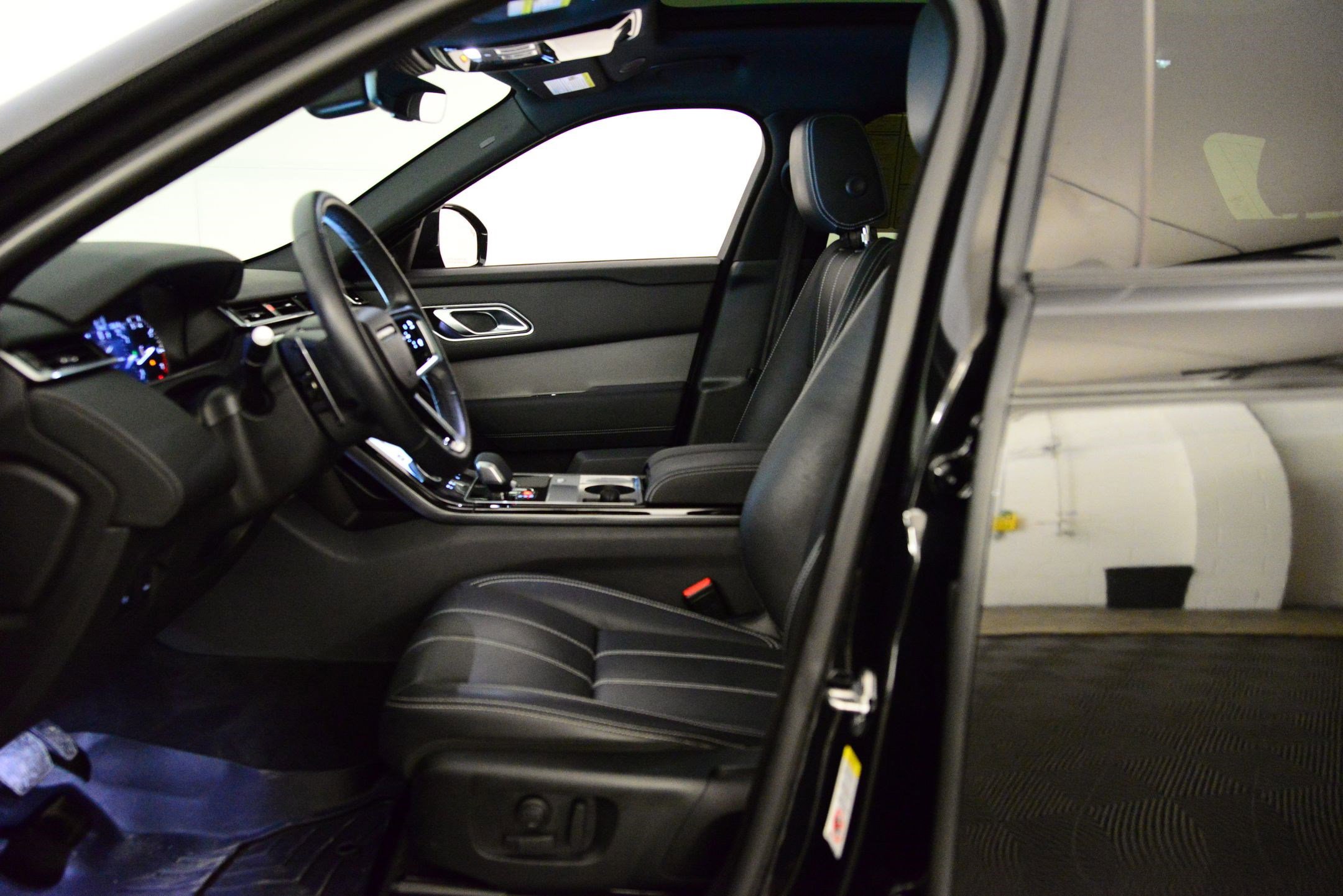 Used 2023 Land Rover Range Rover Velar S image 25