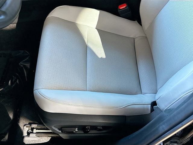Used 2025 Lexus UX 300h FWD image 18