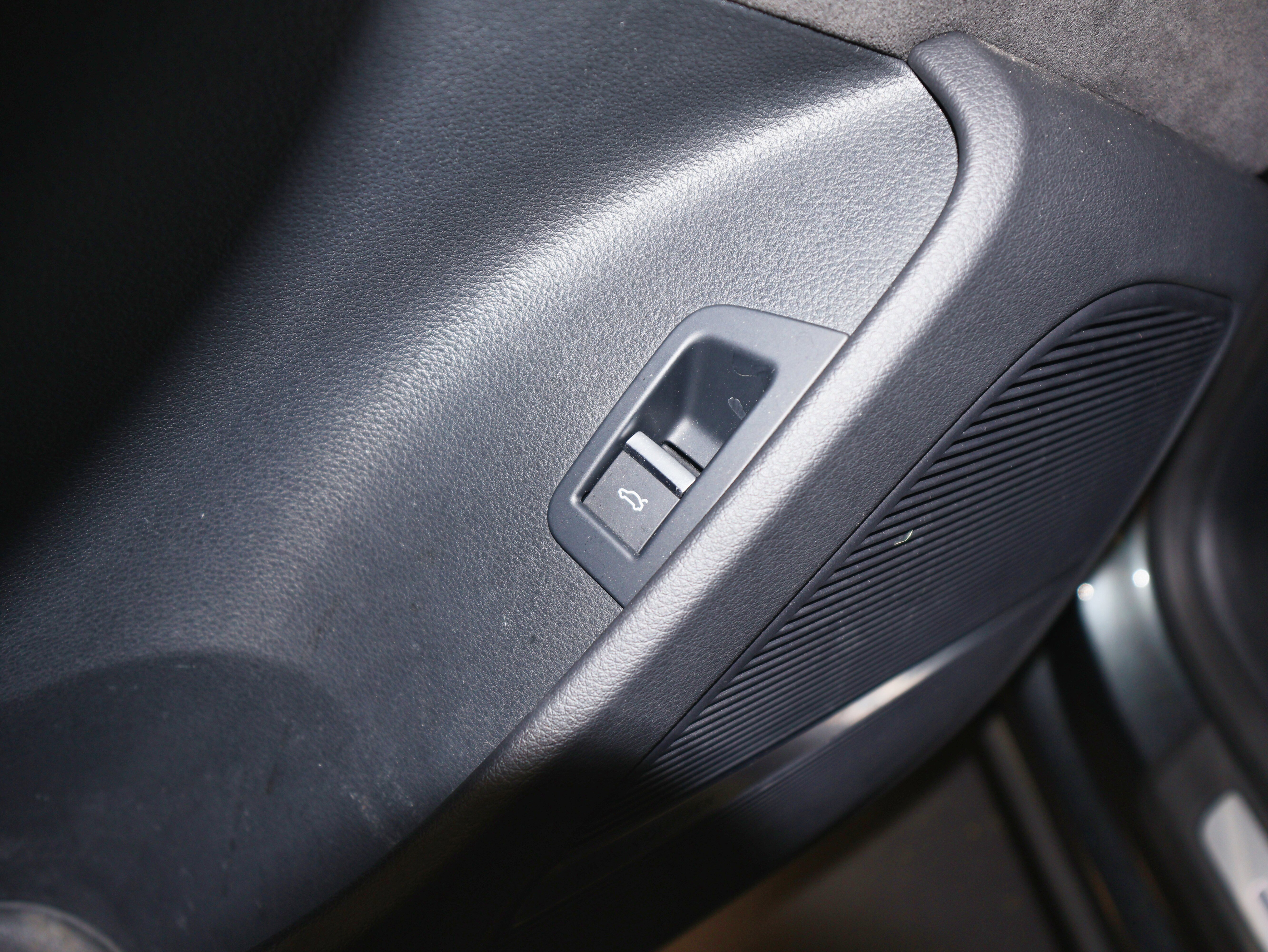 Used 2022 Audi RS Q8 w/ Black Optic Package image 30