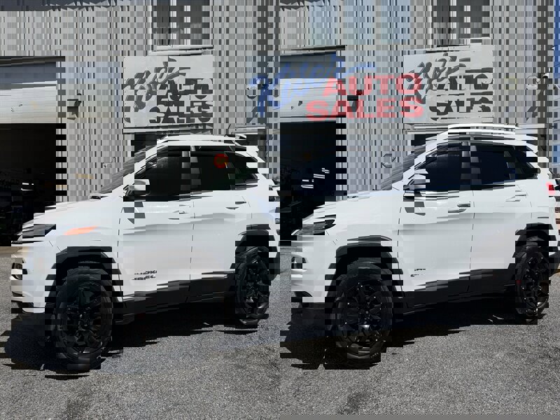 Used 2015 Jeep Cherokee Latitude w/ Comfort/Convenience Group image 9