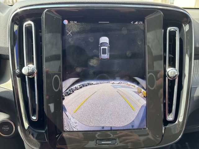 Used 2025 Volvo XC40 B5 Core image 25