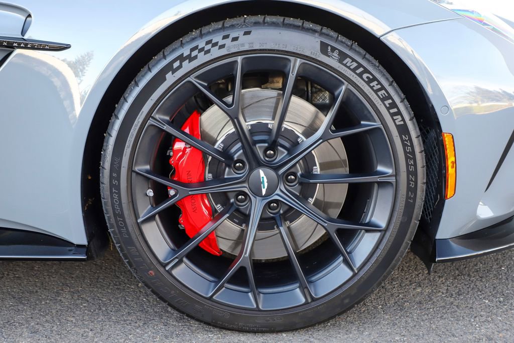 Used 2025 Aston Martin V8 Vantage Coupe image 65