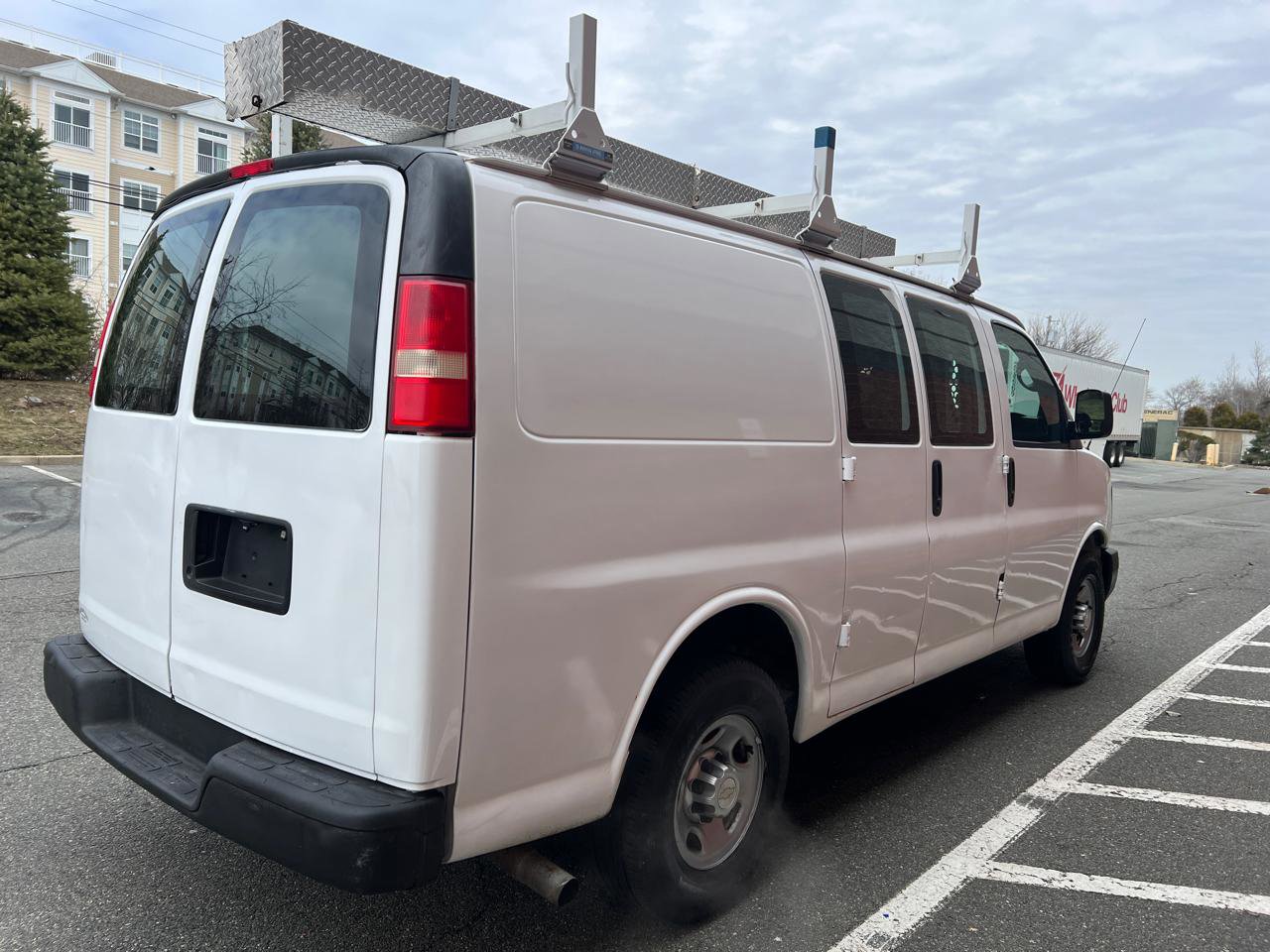 Used 2012 Chevrolet Express 2500 image 8