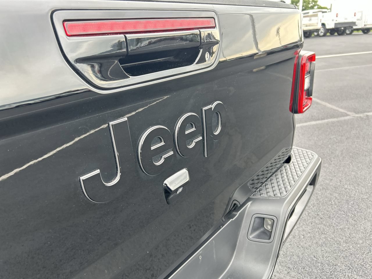 Used 2021 Jeep Gladiator Overland AWD/4WD image 11