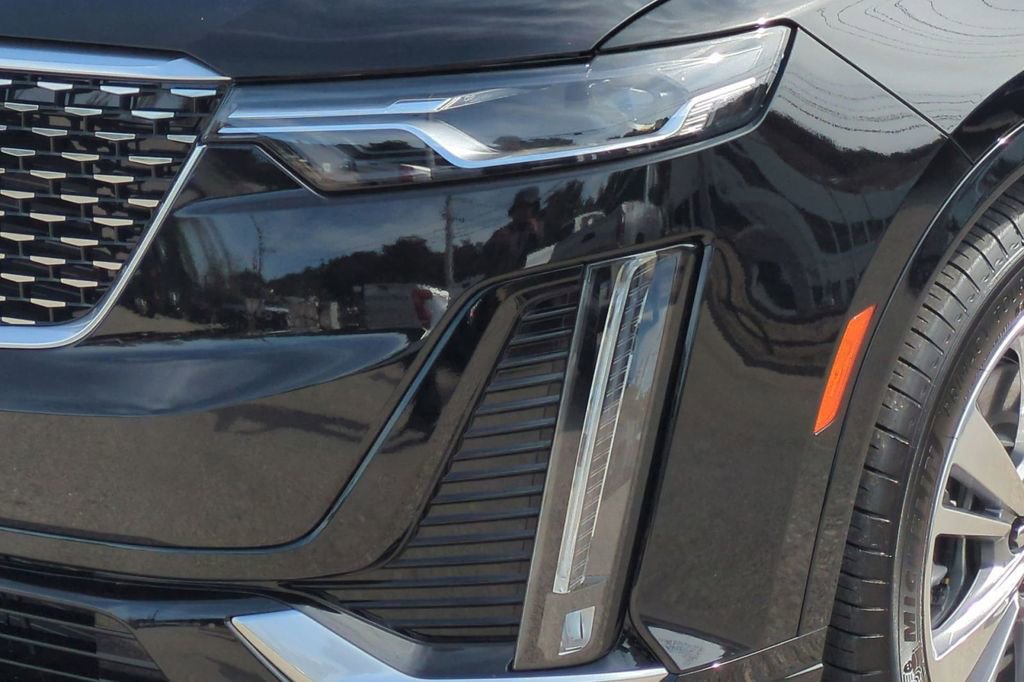 Used 2025 Cadillac XT6 Premium Luxury image 23