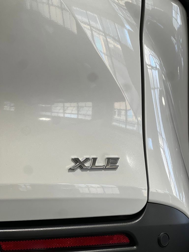 Used 2025 Toyota Sienna XLE w/ XLE Plus Package AWD/4WD image 10
