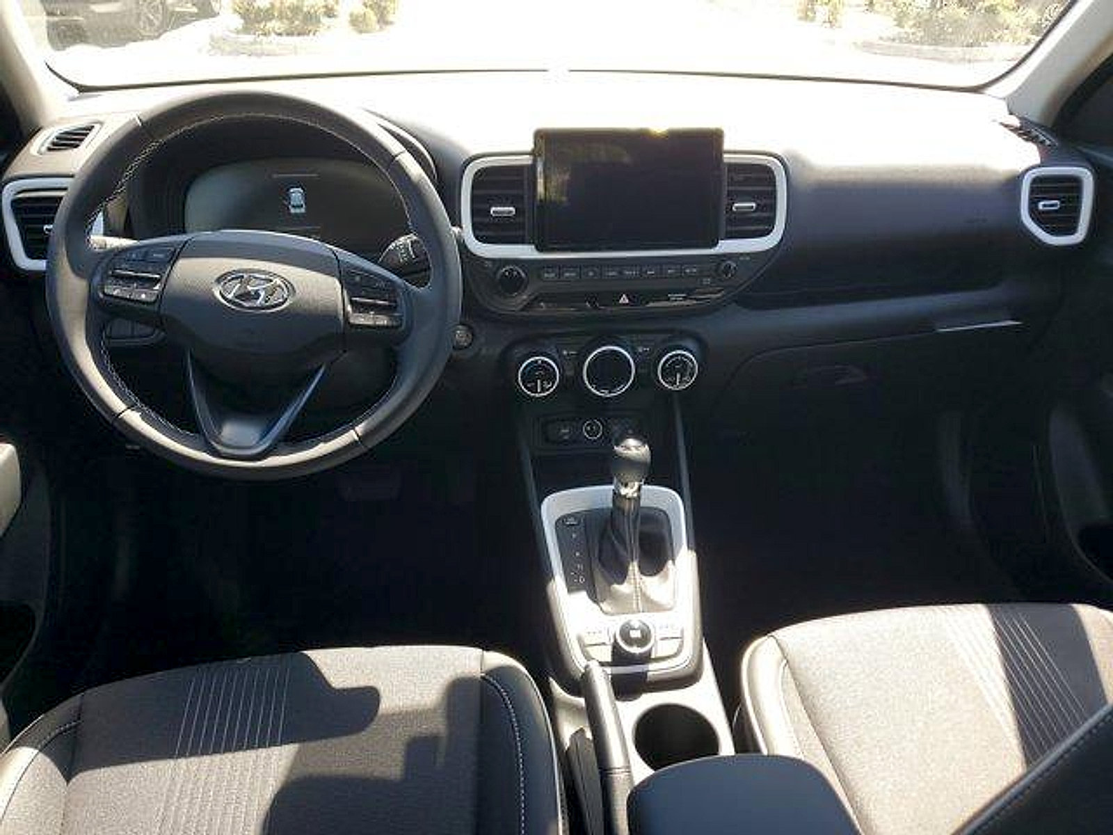 New 2025 Hyundai Venue Limited FWD image 7