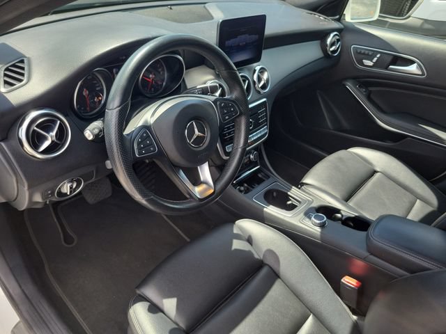 Used 2020 Mercedes-Benz GLA 250 4MATIC w/ Premium Package image 17