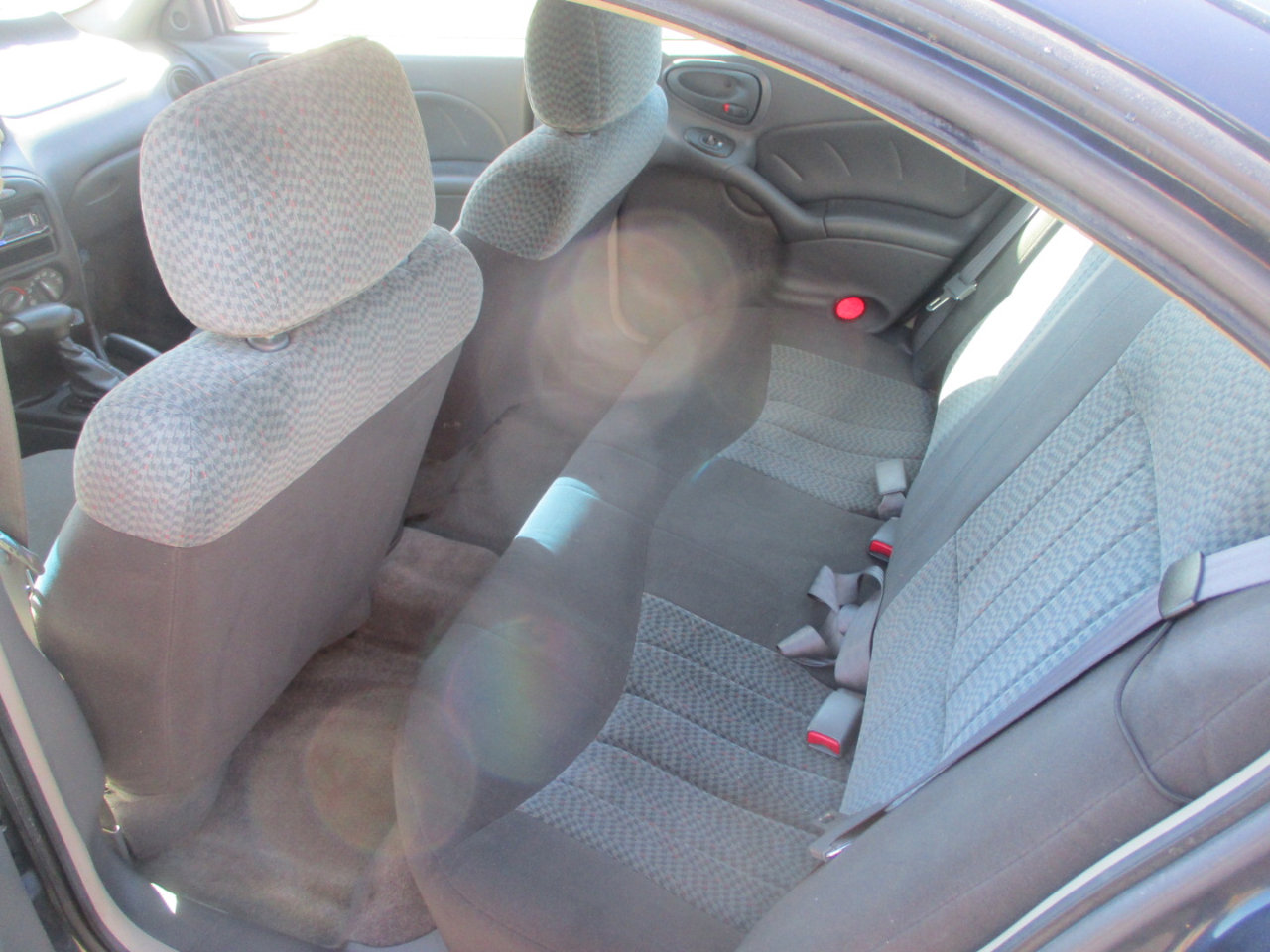 Used 2004 Pontiac Grand Am SE image 9