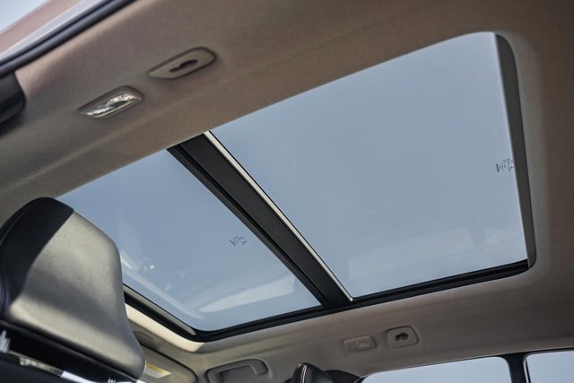 Certified 2025 Volvo XC40 B5 Plus image 34